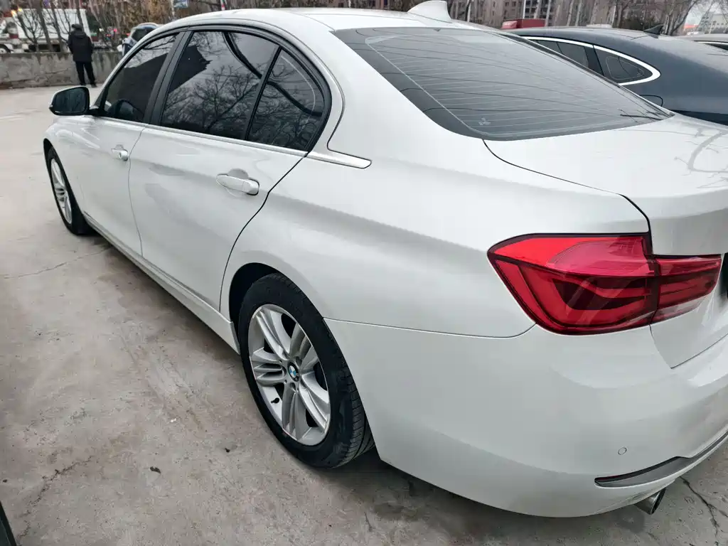 BMW 3 Series 2018 — фото 6