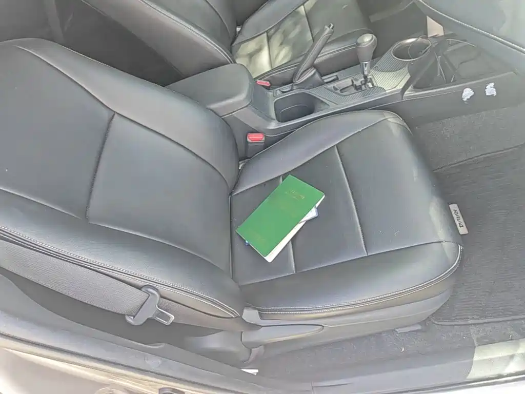 Toyota RAV4 2015 — фото 25