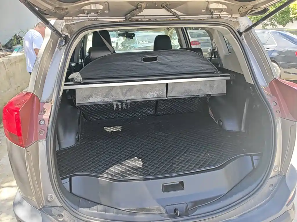 Toyota RAV4 2015 — фото 19
