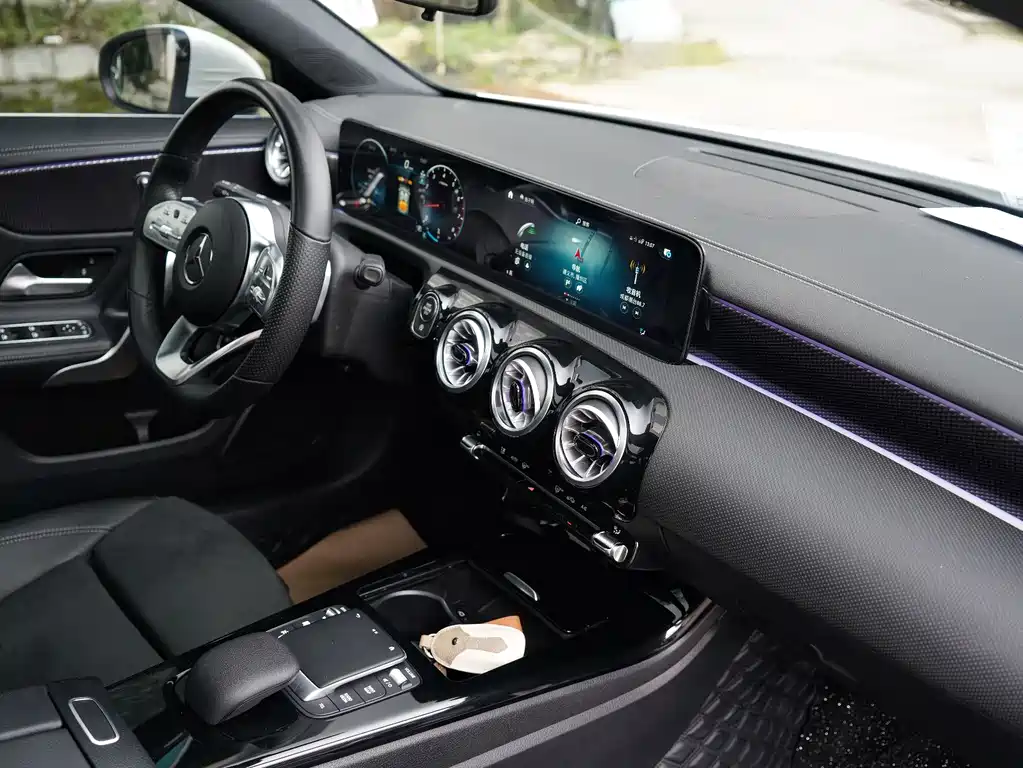 Mercedes-Benz A-Class 2023 — фото 13