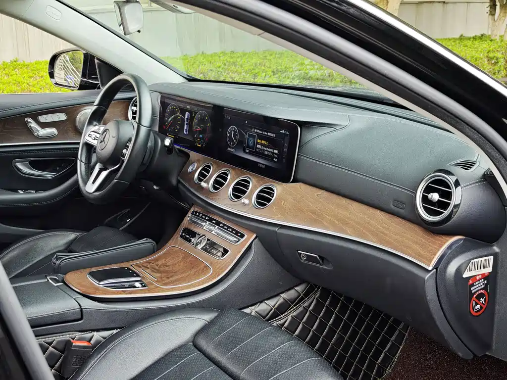 Mercedes-Benz E-Class 2019 — фото 11