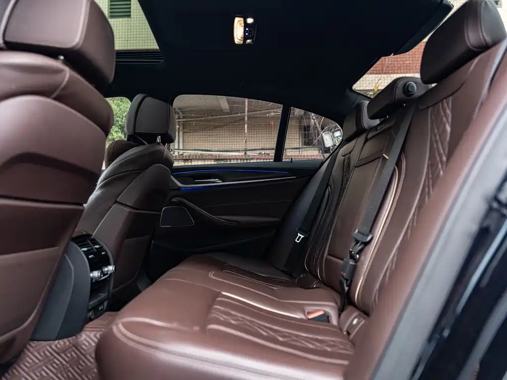 BMW 5 Series 2023 — фото 14