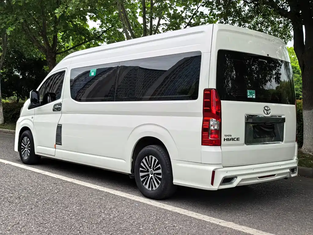 Toyota Hiace 2022 — фото 5