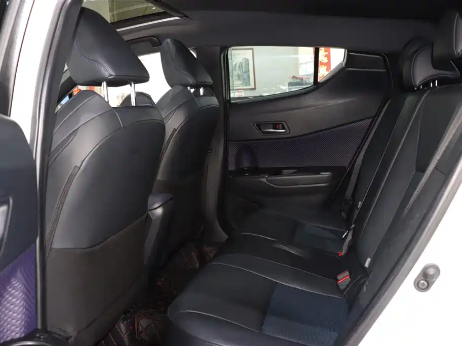 Toyota C-HR 2021 — фото 10