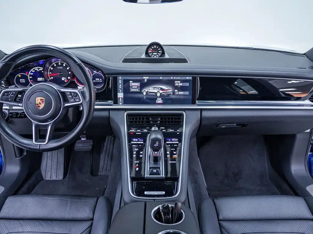 Porsche Panamera 2018 — фото 13