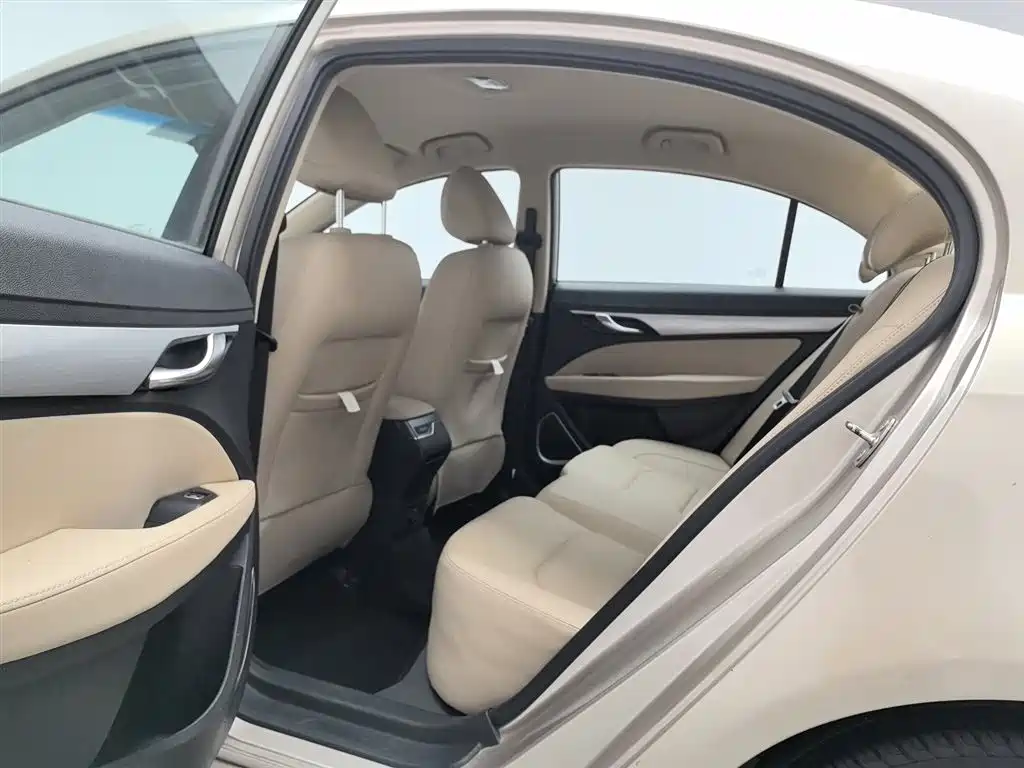 Geely Emgrand 2019 — фото 15
