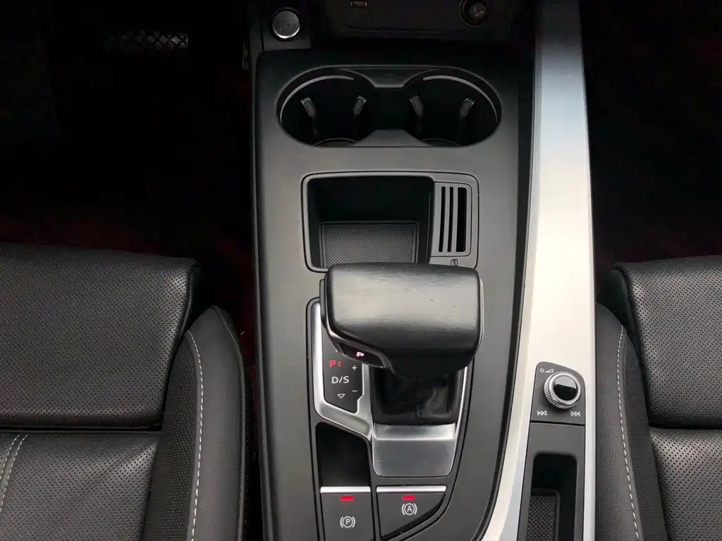 Audi A4L 2022 — фото 14