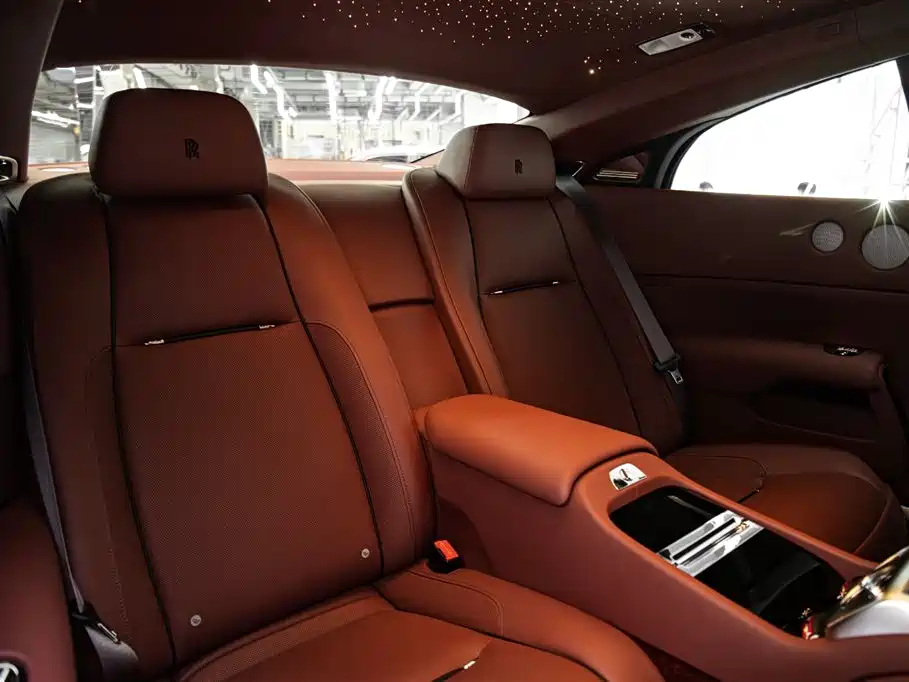 Rolls-Royce Wraith 2018 — фото 13