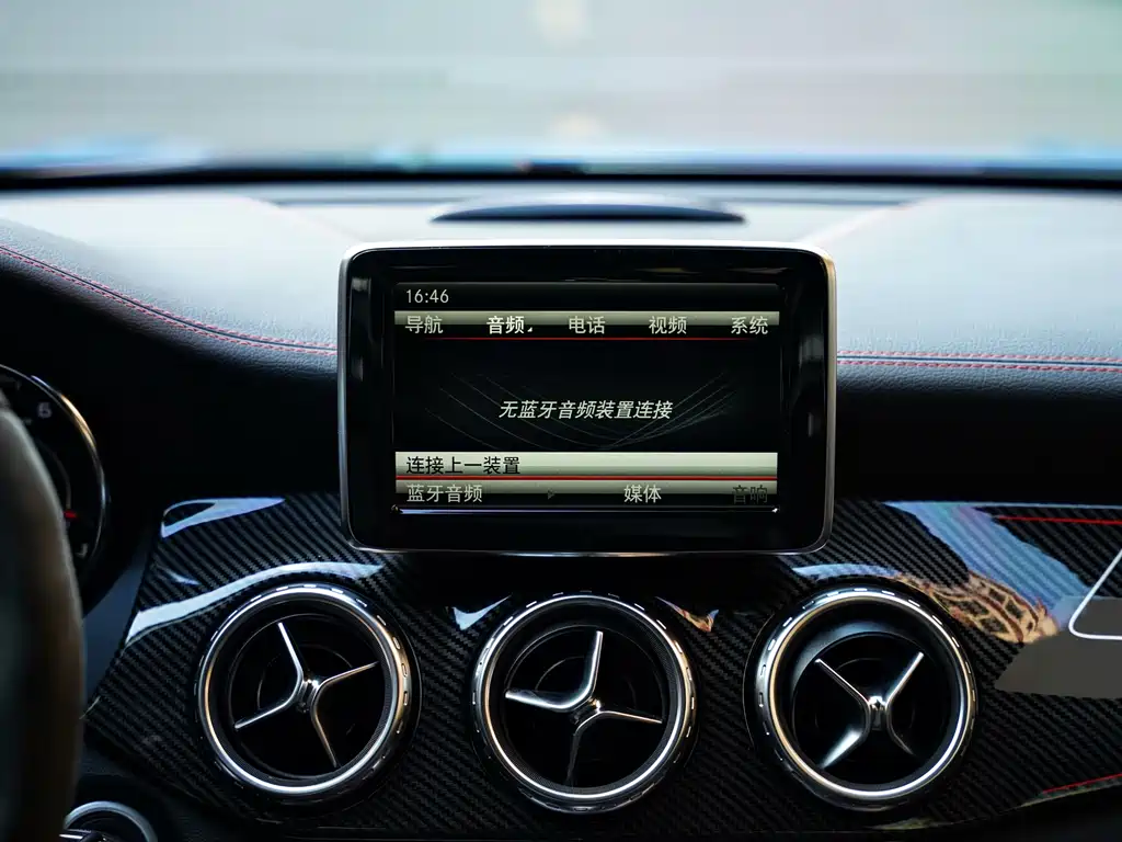 Mercedes-Benz GLA AMG 2017 — фото 12