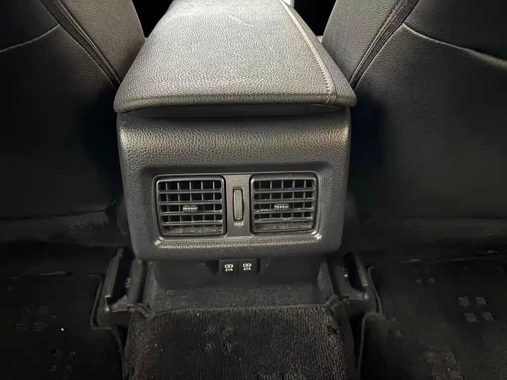 Toyota Camry 2019 — фото 14