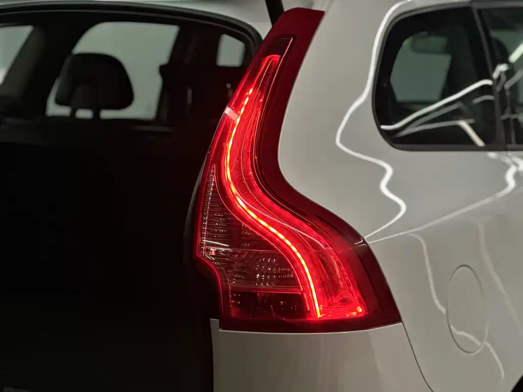 Volvo XC60 2014 — фото 11