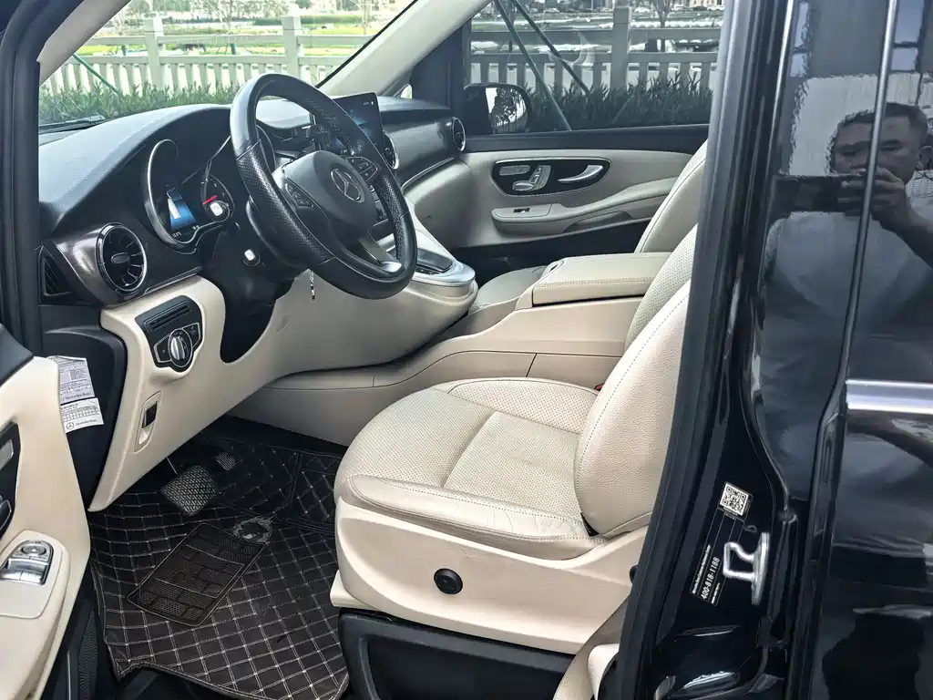 Mercedes-Benz V-Class 2022 — фото 12