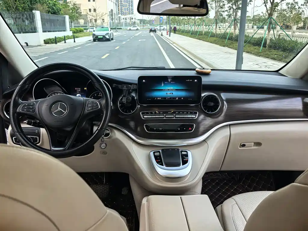 Mercedes-Benz V-Class 2022 — фото 10