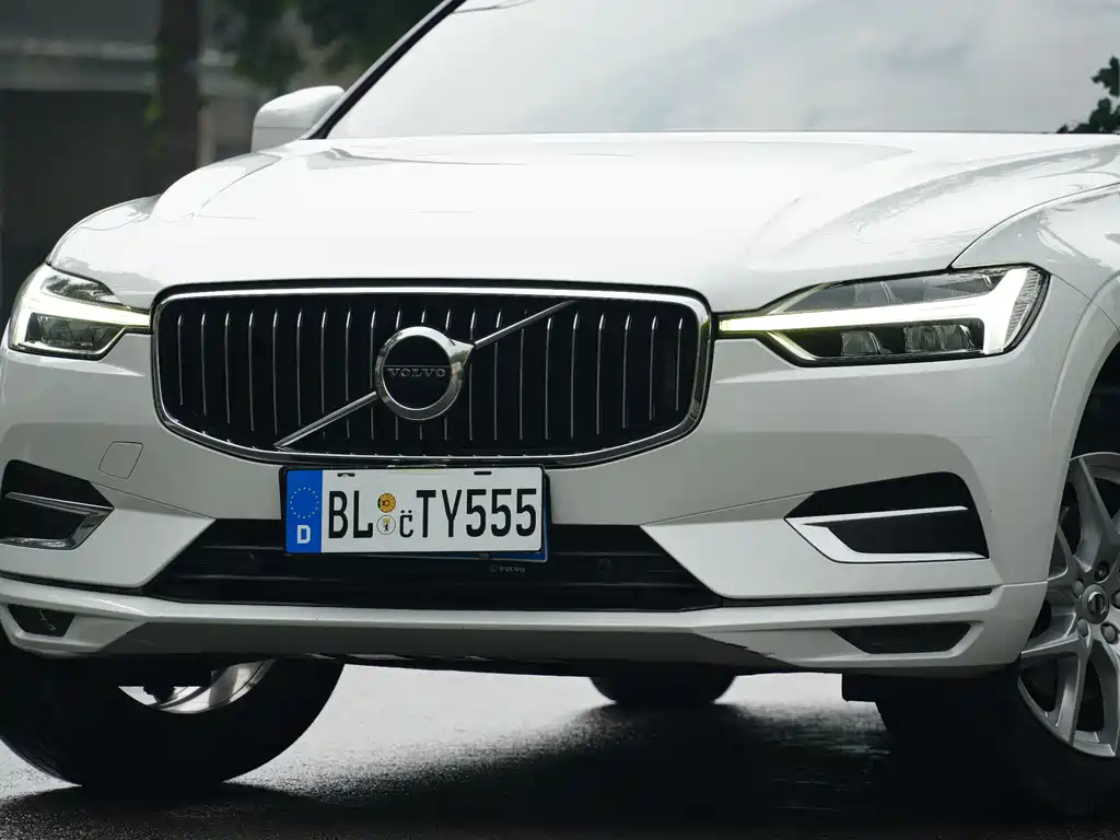 Volvo XC60 2020 — фото 3