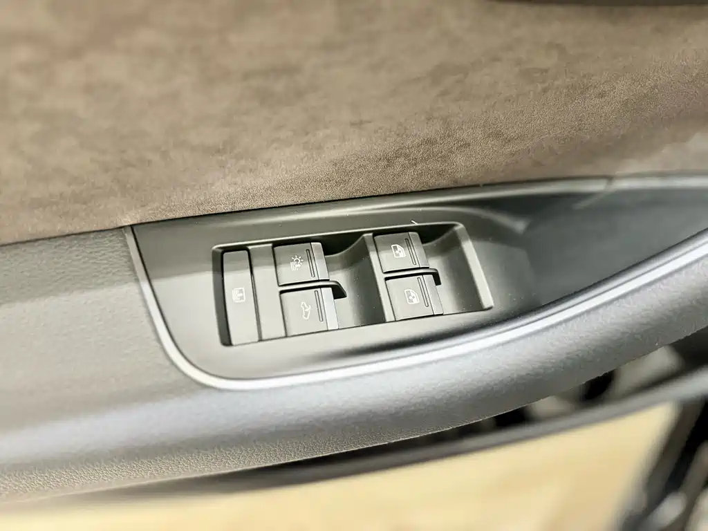 Audi A8 2019 — фото 16