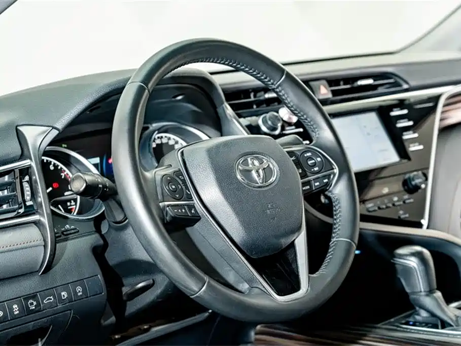 Toyota Camry 2018 — фото 12