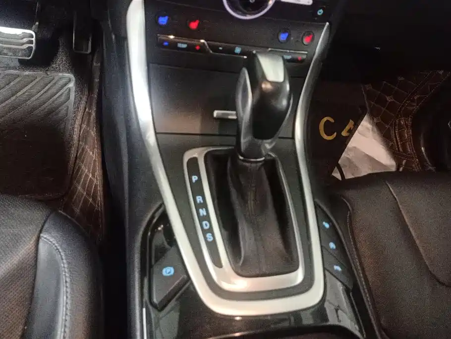 Ford Edge 2018 — фото 16