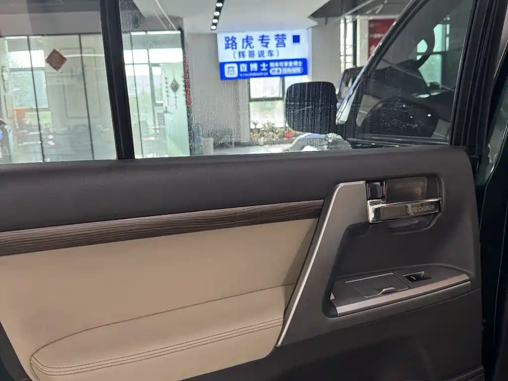 Toyota Land Cruiser 2011 — фото 15