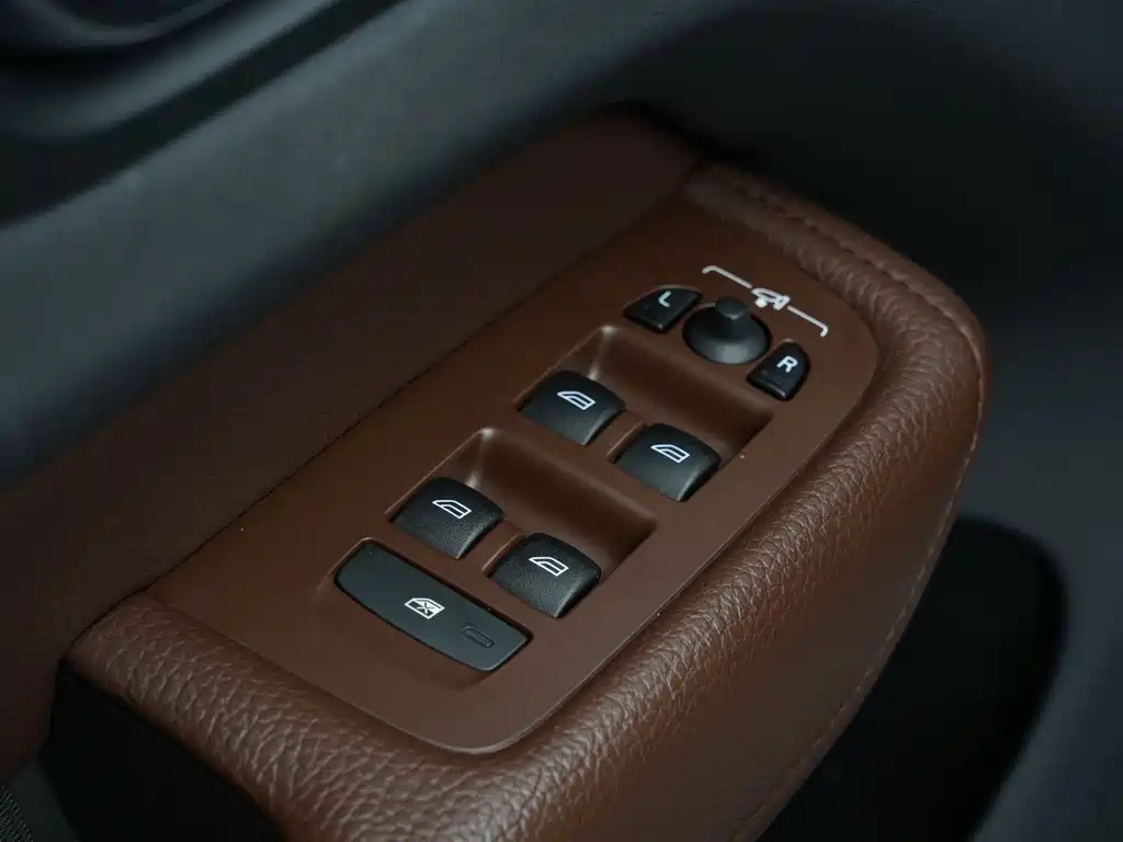 Volvo XC60 2020 — фото 16