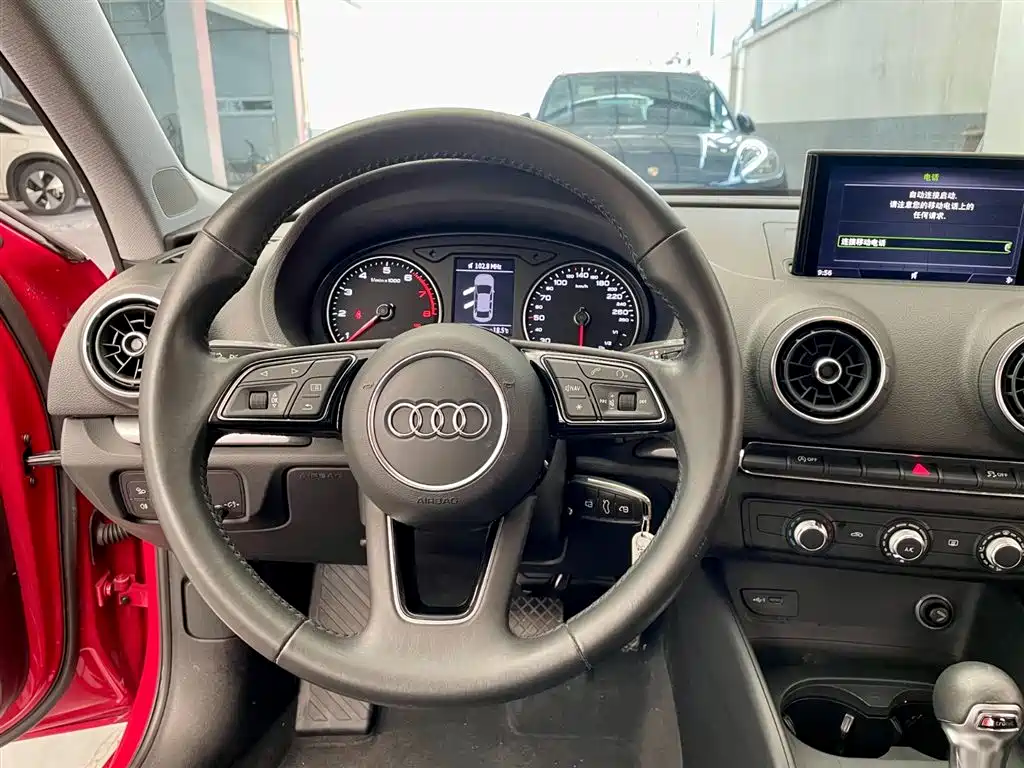 Audi A3 2018 — фото 12