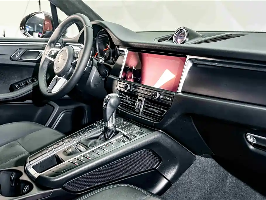 Porsche Macan 2019 — фото 18