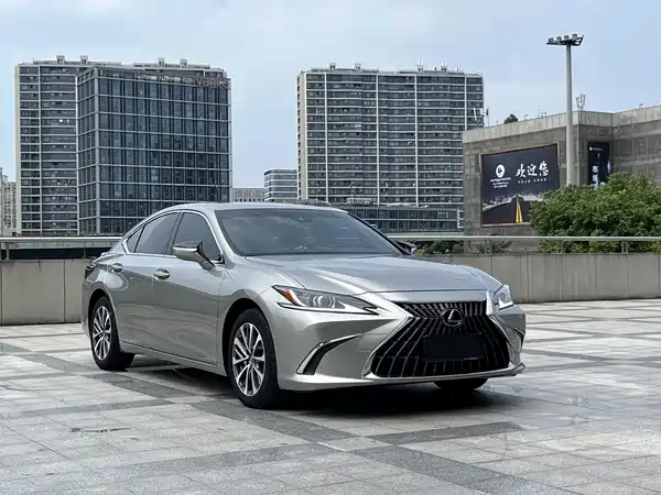 Lexus ES 2024