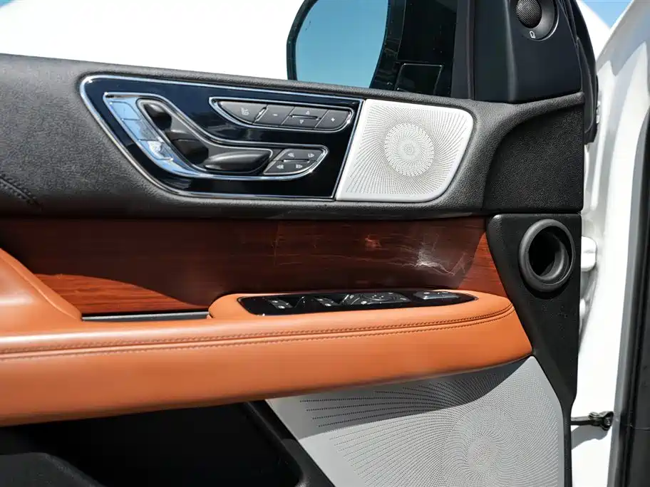Lincoln Navigator 2021 — фото 15