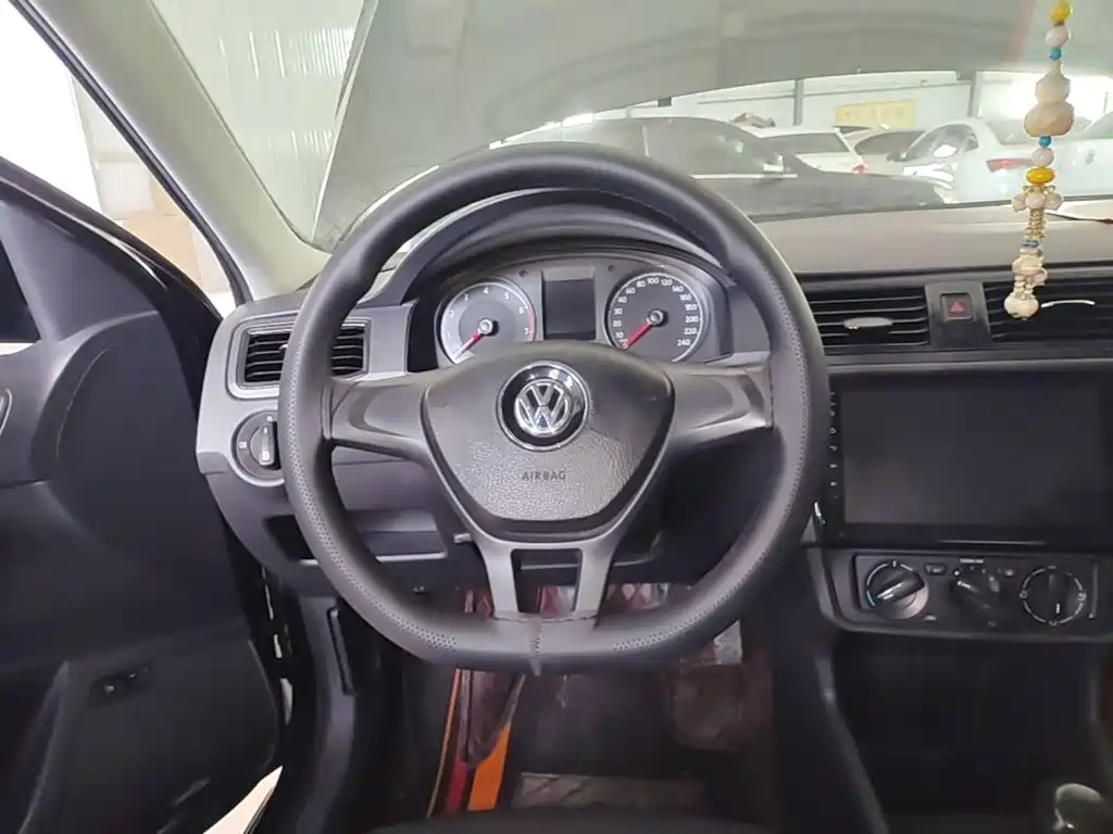 Volkswagen Santana 2017 — фото 11