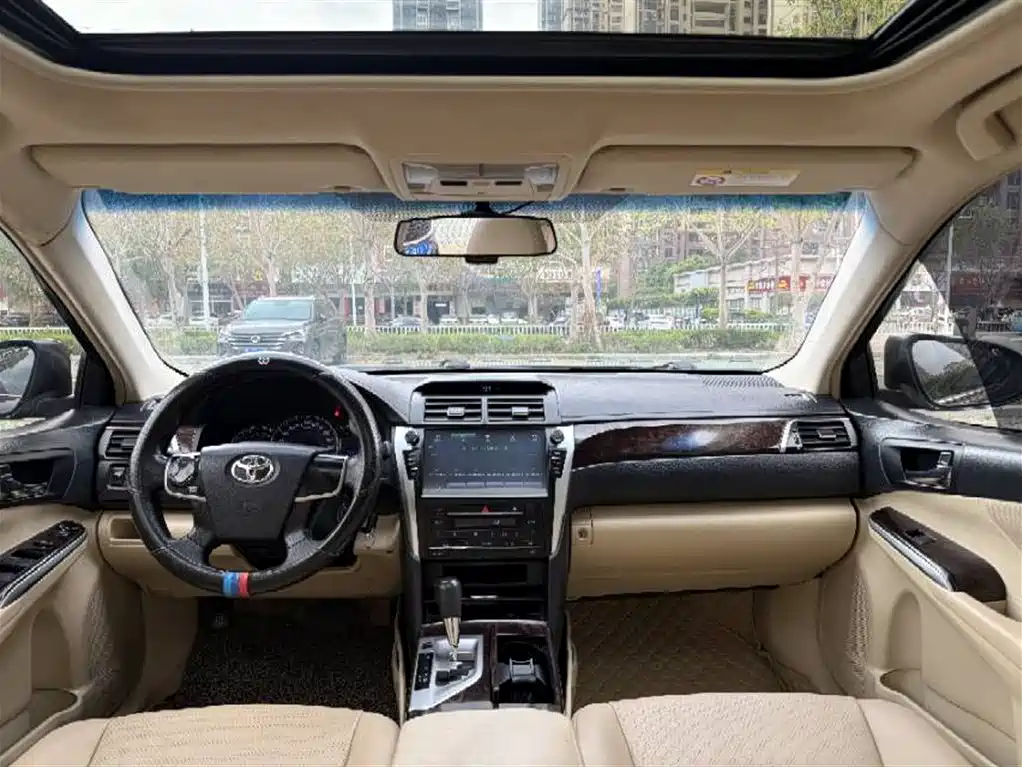 Toyota Camry 2016 — фото 5