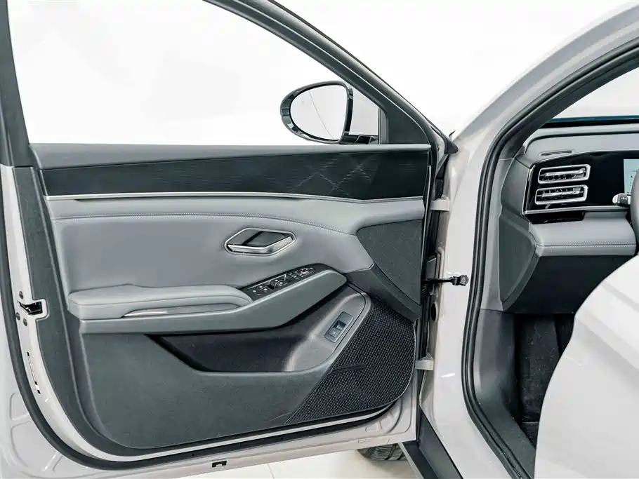 BYD Qin L 2026 — фото 16