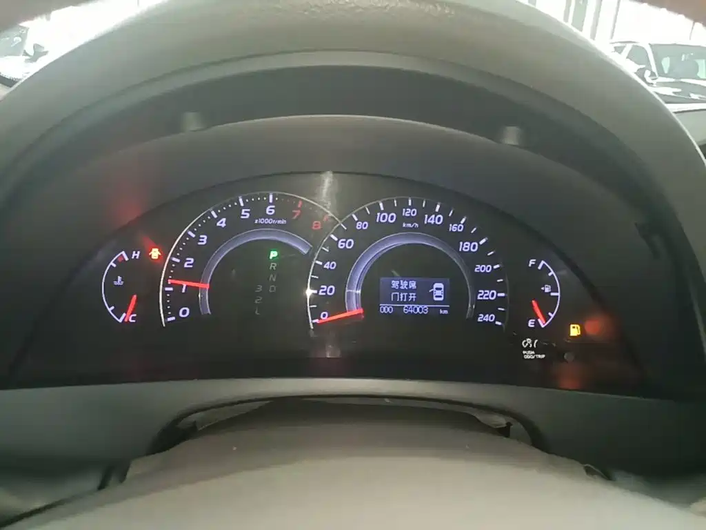Toyota Camry 2014 — фото 12