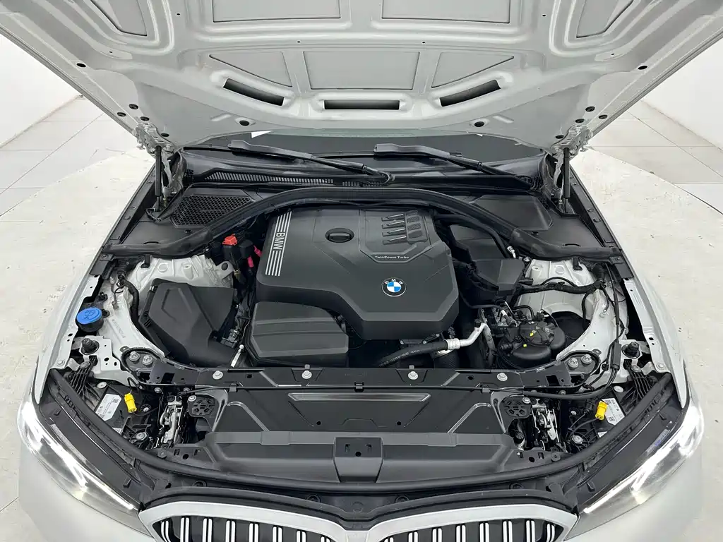 BMW 3 Series 2023 — фото 16