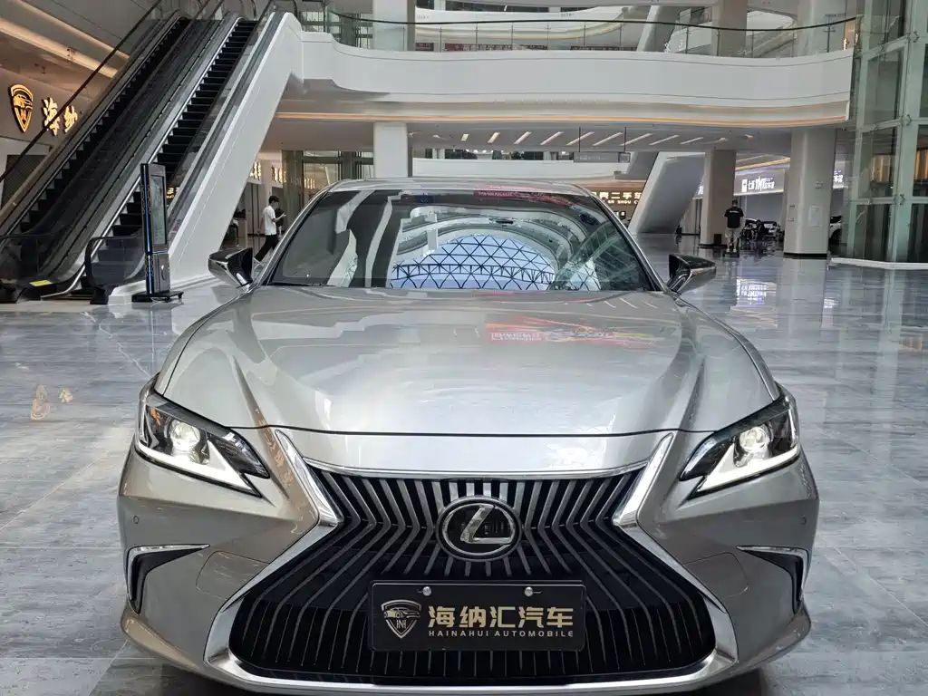 Lexus ES 2020 — фото 4