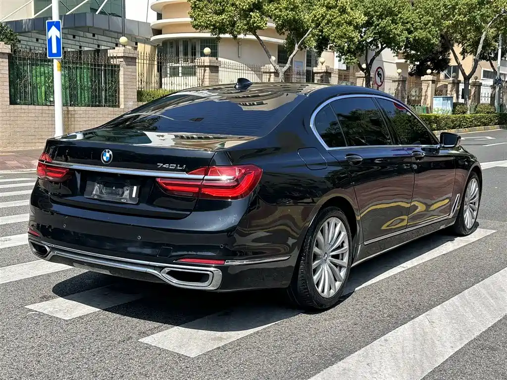BMW 7 Series 2016 — фото 8