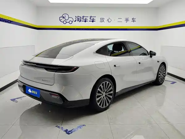 Geely Galaxy Starshine 8 2025