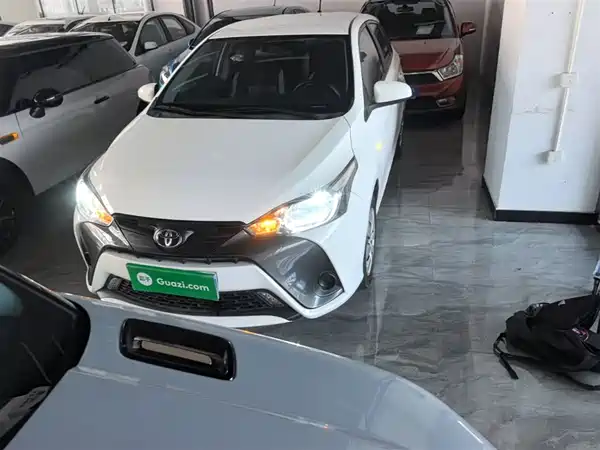 Toyota Yaris L 2021