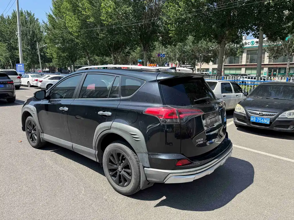 Toyota RAV4 2019 — фото 6