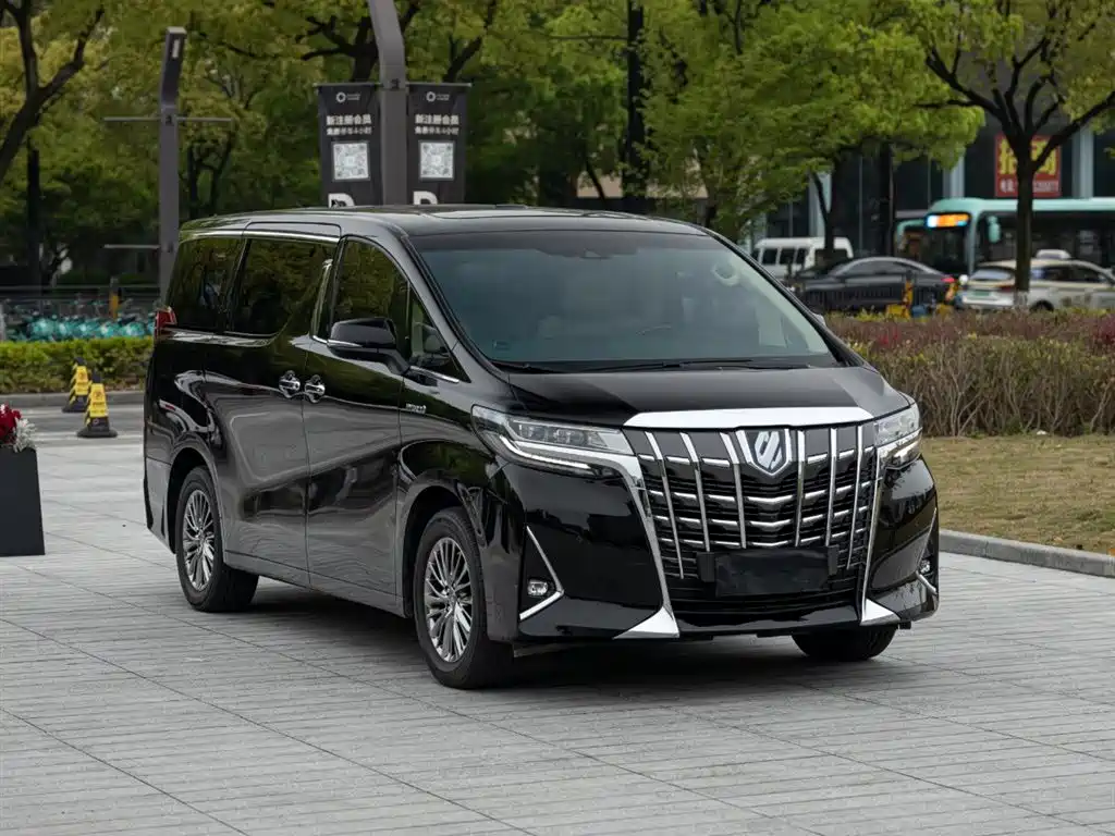 Toyota Alphard 2023 — фото 3