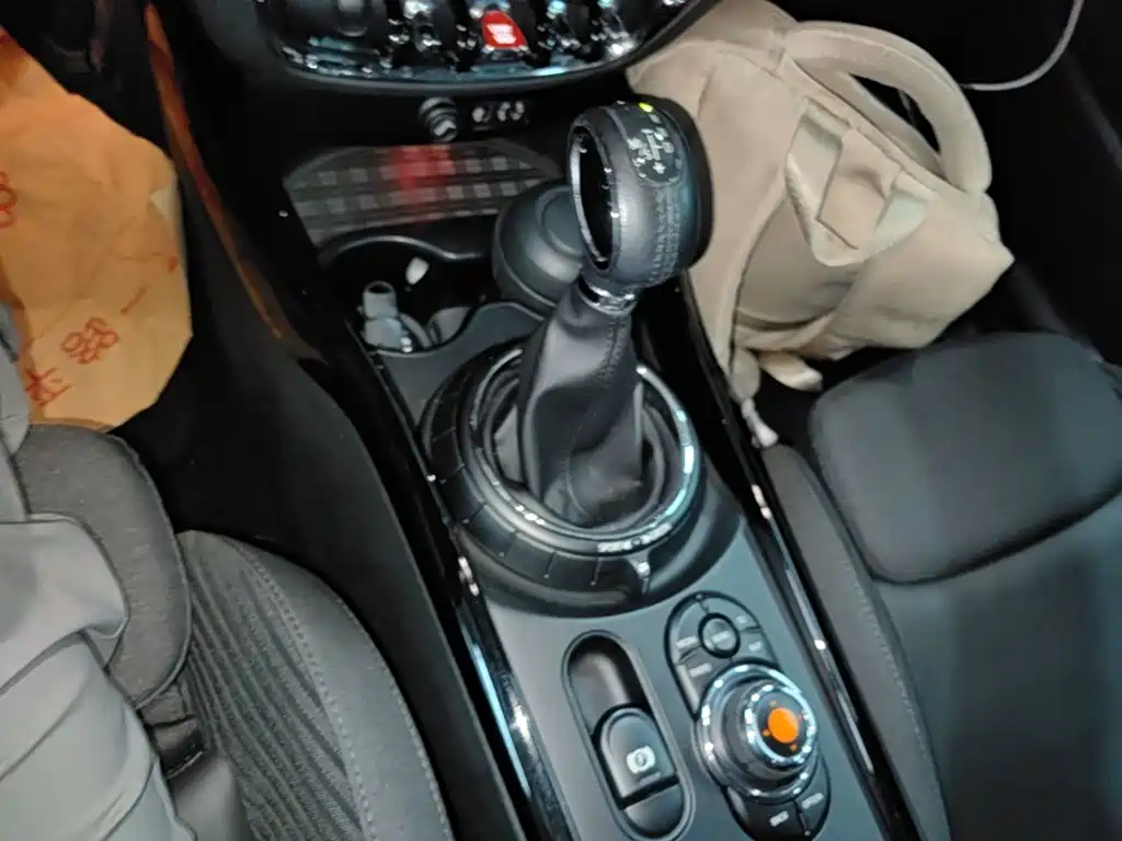 MINI Clubman 2018 — фото 14