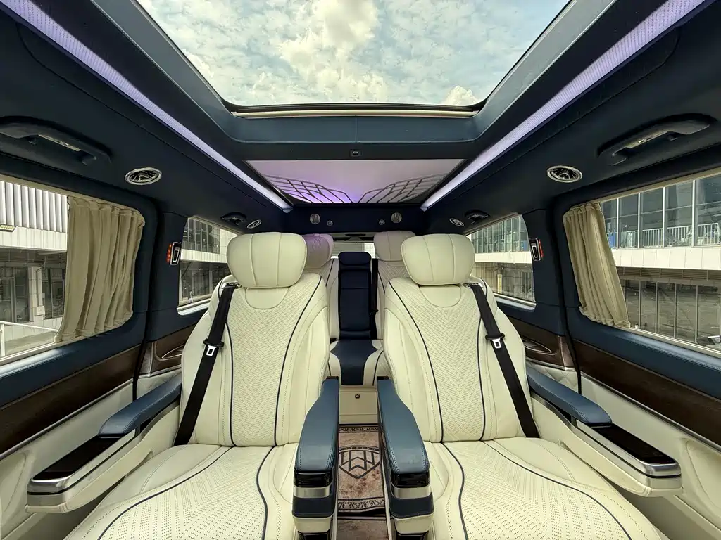 Mercedes-Benz V-Class 2022 — фото 15