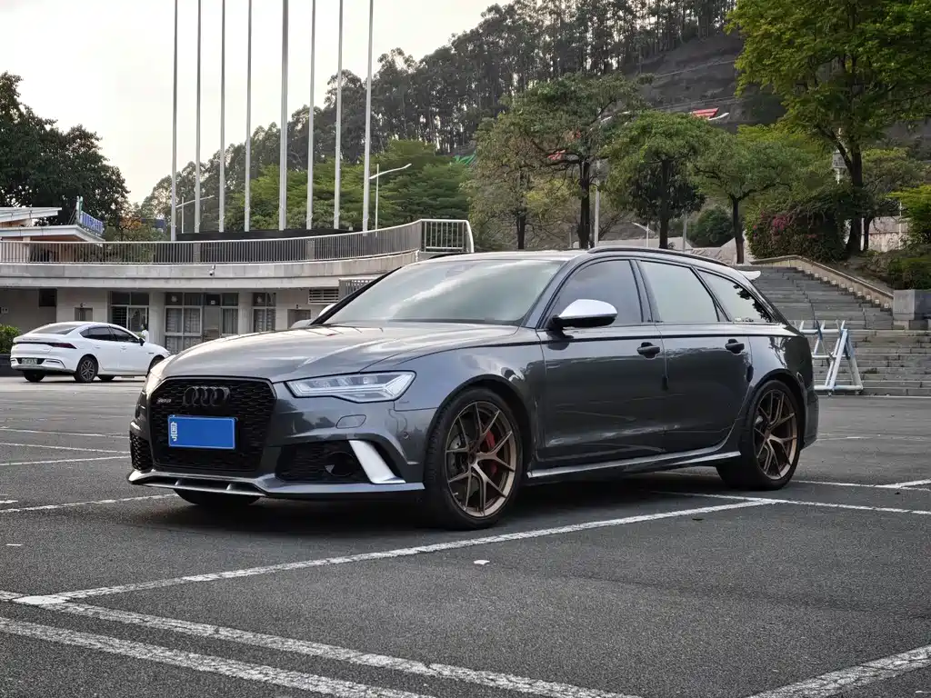 Audi RS 6 2017 — фото 1