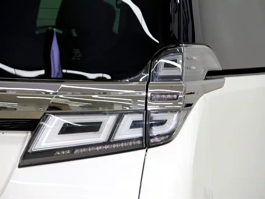 Toyota Vellfire 2022 — фото 31
