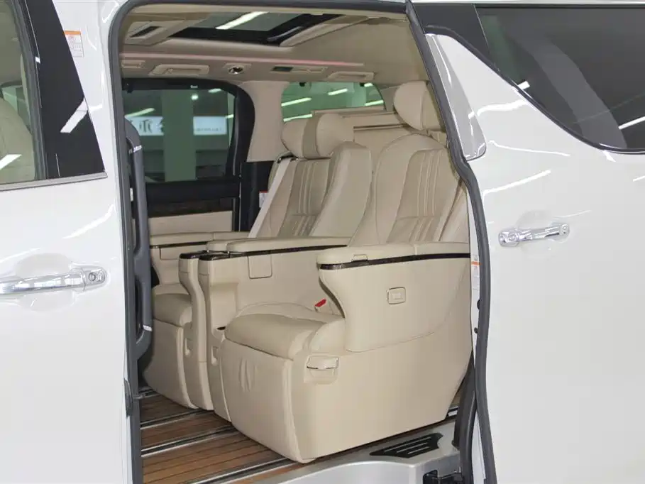 Toyota Vellfire 2022 — фото 8