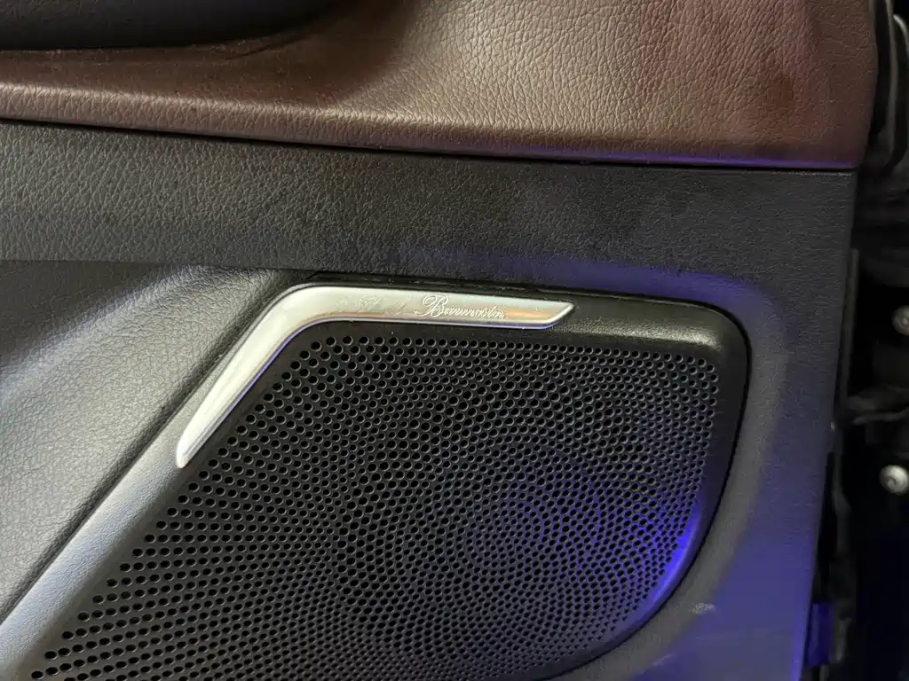 Mercedes-Benz V-Class 2022 — фото 11