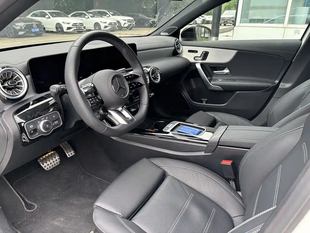 Mercedes-Benz A-Class AMG 2025 — фото 4