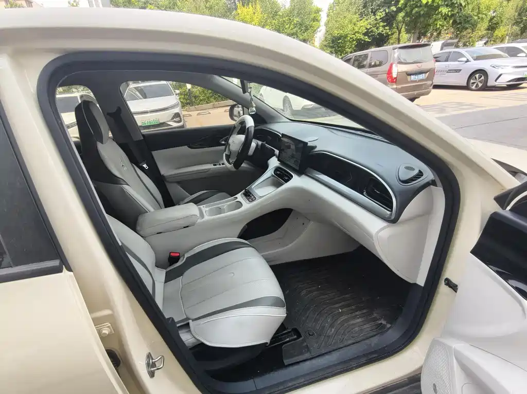 Geely Galaxy Starwish 2025 — фото 10