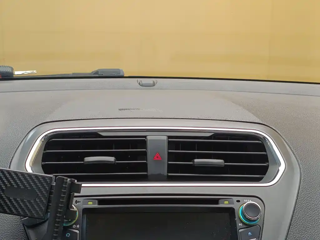 Ford Escort 2015 — фото 15