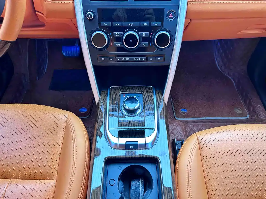Land Rover Discovery Sport 2018 — фото 8