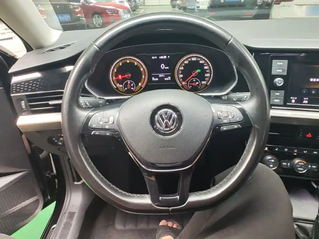 Volkswagen Passat 2019 — фото 11