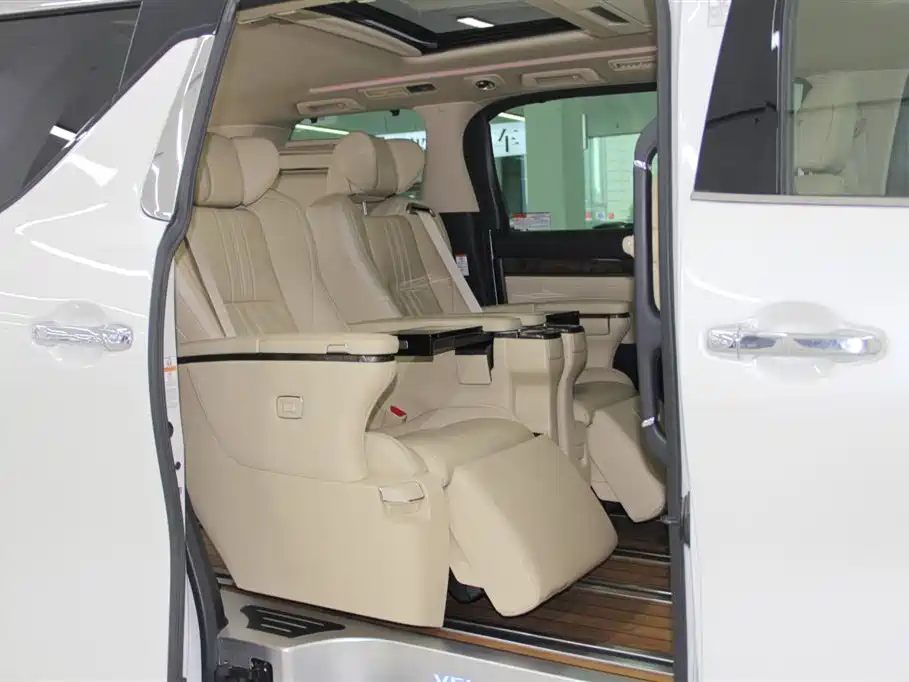 Toyota Vellfire 2022 — фото 9